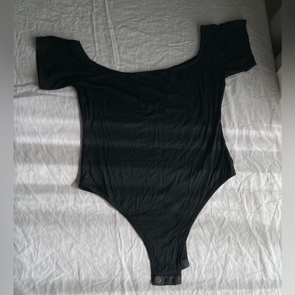 Black cap sleeve basic snap gusset bodysuit - Picture 10 of 14